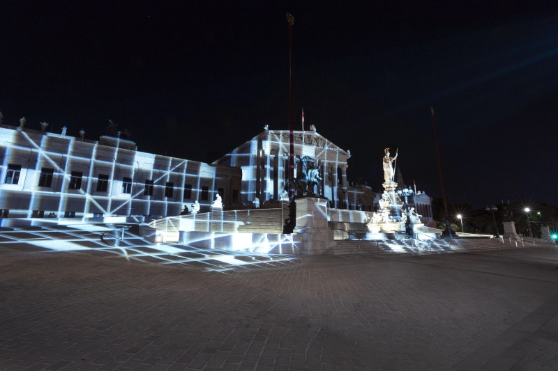 Lichtkunstwerk in weiß