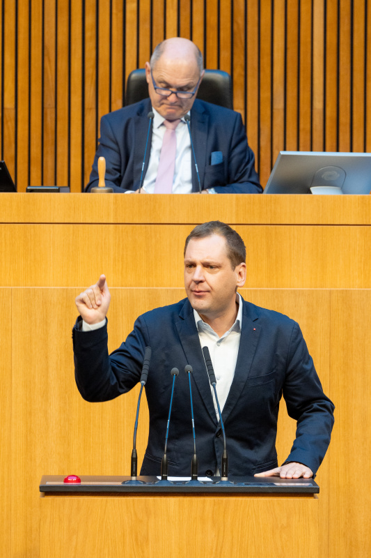 Klubobmann Philip Kucher (SPÖ) am Rednerpult