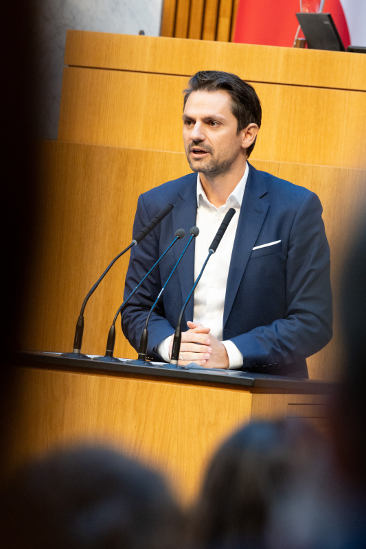 Nationalratsabgeordneter Jakob Schwarz (GRÜNE) am Rednerpult