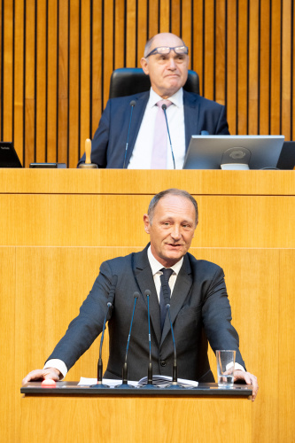 Nationalratsabgeordneter Axel Kassegger (FPÖ) am Rednerpult