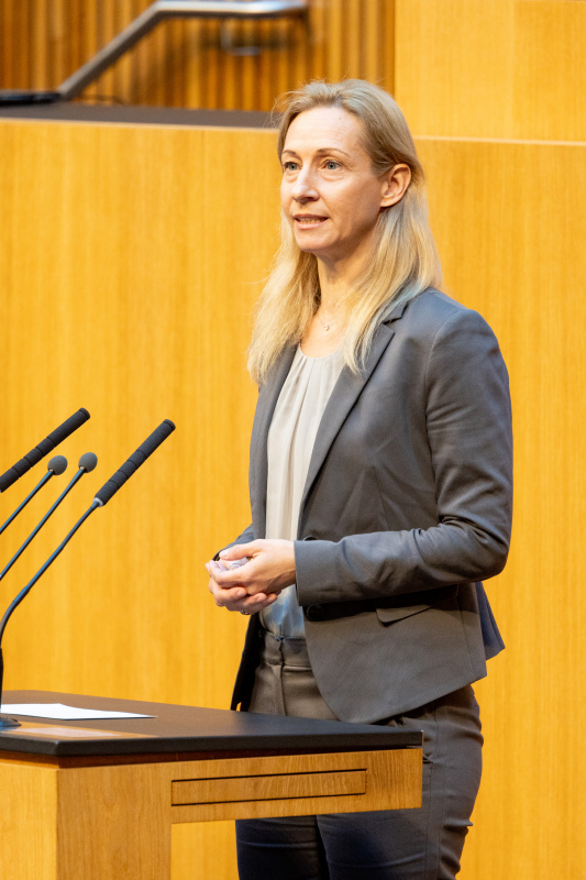 Nationalratsabgeordnete Agnes Sirkka Prammer (GRÜNE) am Rednerpult