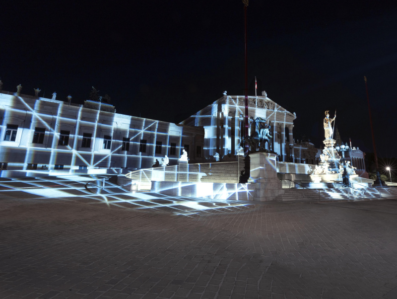 Lichtkunstwerk in weiß