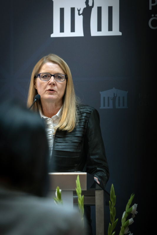 Thematischer Input 'Das Parlament in Krisenzeiten' von Gerlinde Wagner, Leiterin des Rechts-, Legislativ- und Wissenschaftlichen Dienstes der Parlamentsverwaltung