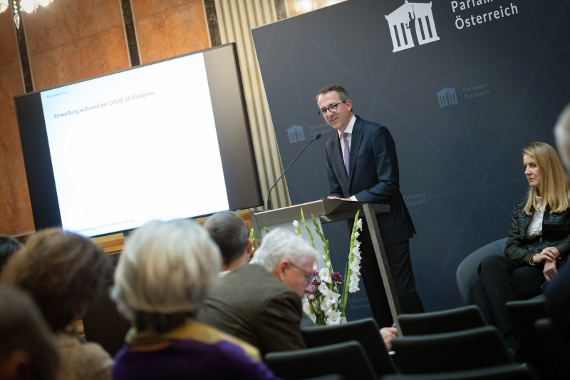 Thematischer Input 'Krisenbewältiung aus der Sciht der Verwaltung' von Albert Posch, Leiter des Verfassungsdienstes im Bundeskanzleramt, Gerlinde Wagner, Leiterin des Rechts-, Legislativ- und Wissenschaftlichen Dienstes der Parlamentsverwaltung