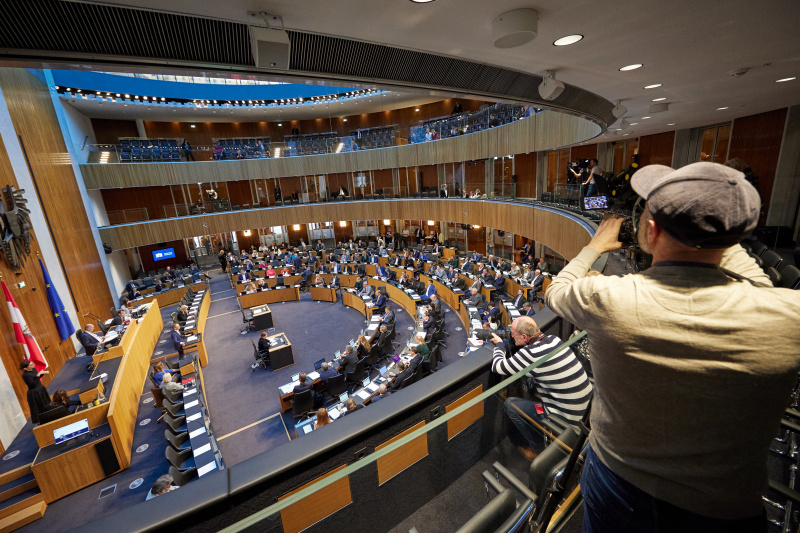 Am Rednerpult Klubobmann Herbert Kickl (FPÖ). Blick in den Sitzungssaal