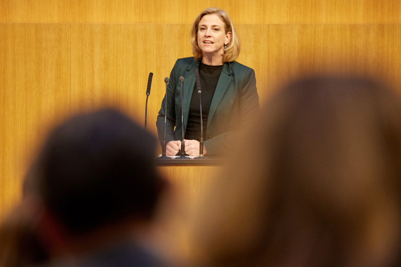 Am Rednerpult Klubobfrau Beate Meinl-Reisinger (NEOS)