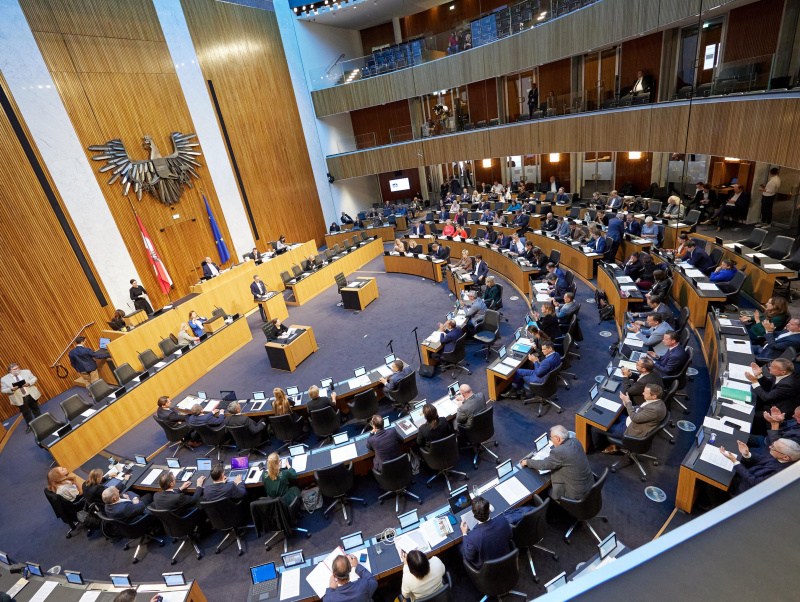 Am Rednerpult Klubobmann Herbert Kickl (FPÖ). Blick in den Sitzungssaal