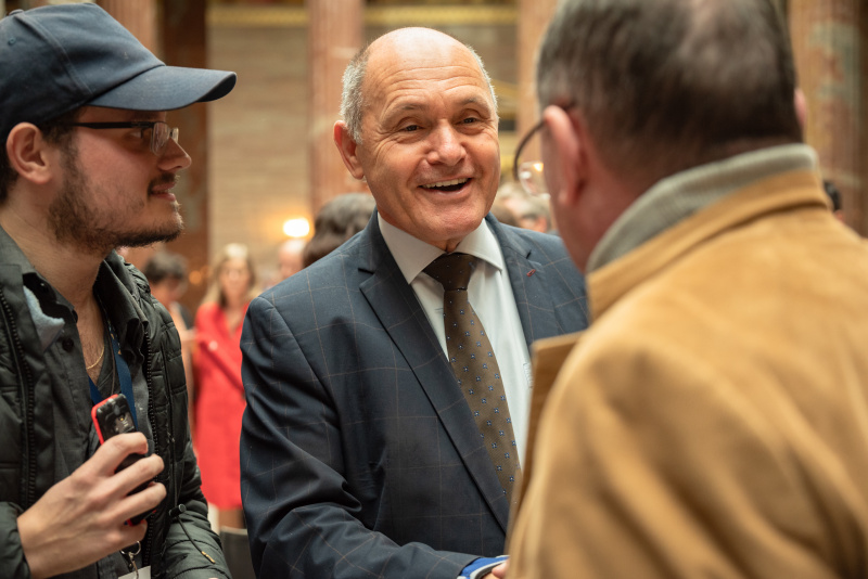 Wolfgang Sobotka (ÖVP) im Gespräch mit Verantaltungsteilnehmer:innen