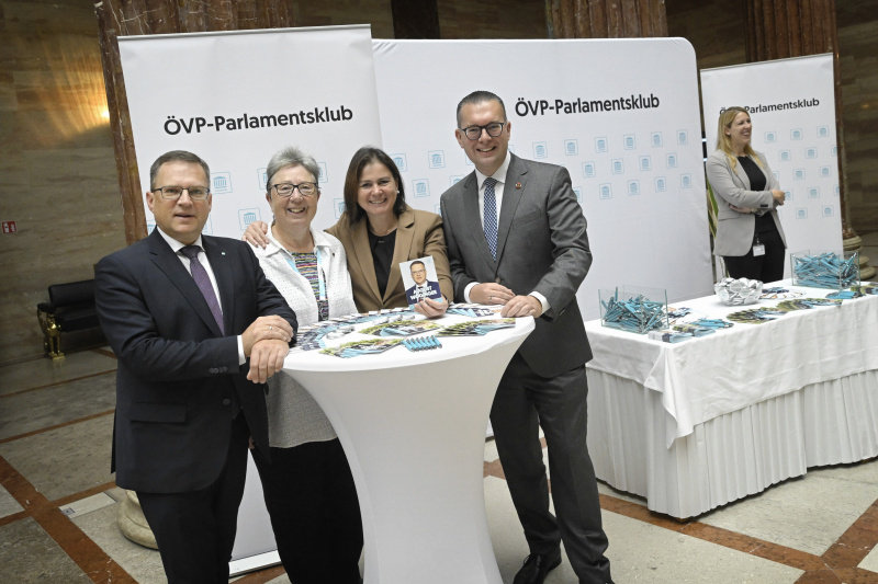 ÖVP-Infostand in der Säulenhalle 