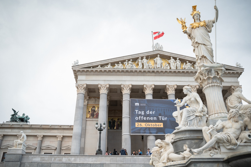 Verantaltungsteilnehmer:innen auf der Rampe