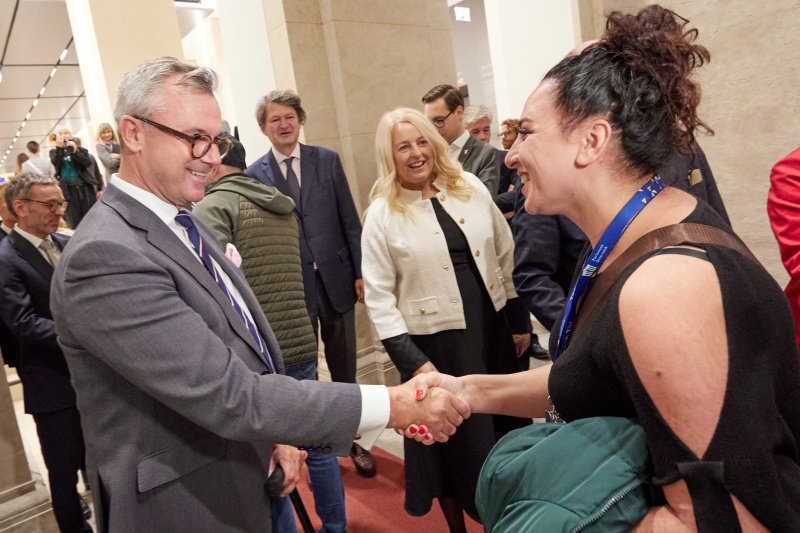 Dritter Nationalratspräsident Norbert Hofer (FPÖ) begrüßt die Besucher:innen