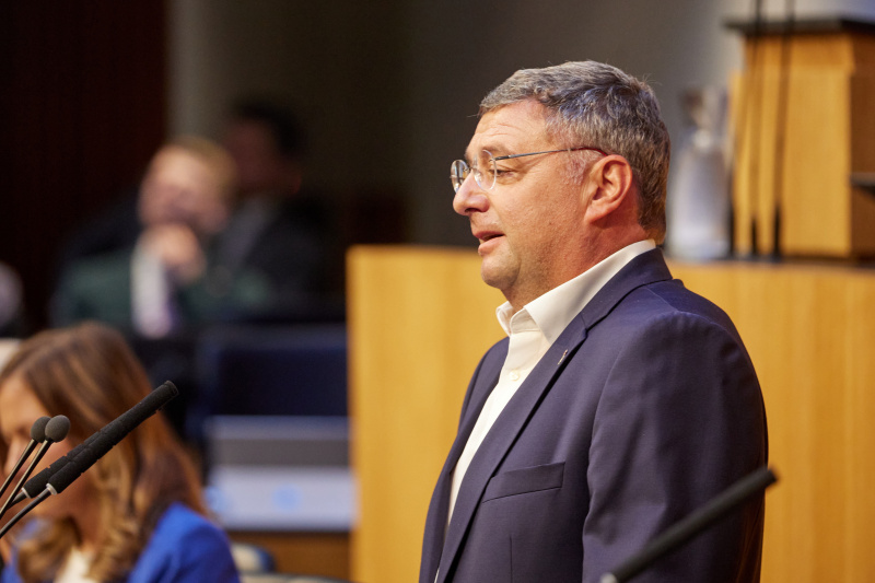 Am Rednerpult Nationalratsabgeordneter Jörg Leichtfried (SPÖ)