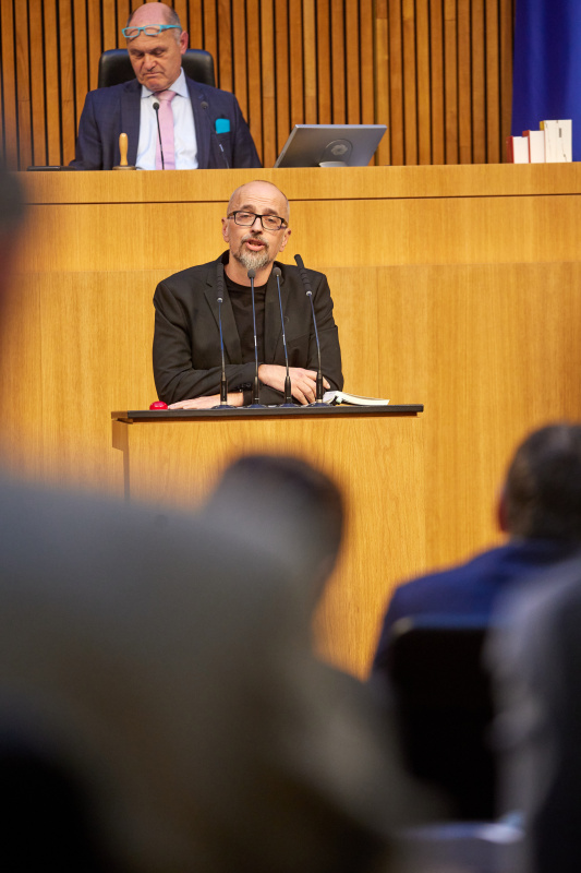 Am Rednerpult Nationalratsabgeordneter Michel Reimon (GRÜNE)