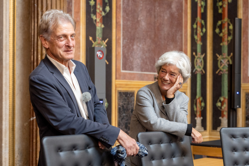 Von links: Josef Cap und Heide Schmidt (Ludwig Wittgenstein Lokal 5)