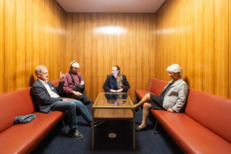 Von links: Josef Cap, Podcast-Tontechniker, Podcast Host Tatjana Lukáš, Heide Schmidt (Sprechzimmer 4)