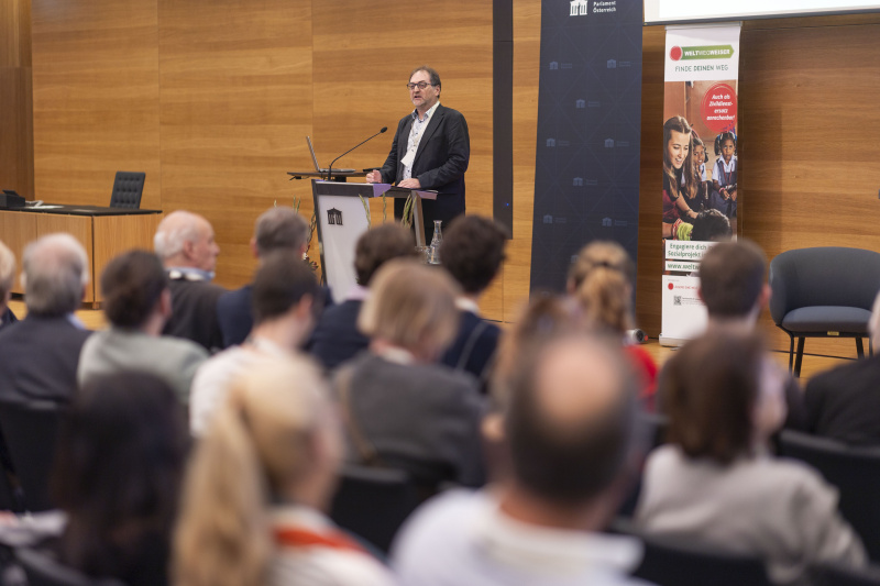 Grußworte von Geschäftsführer Jugend Eine Welt Reinhard Heiserer