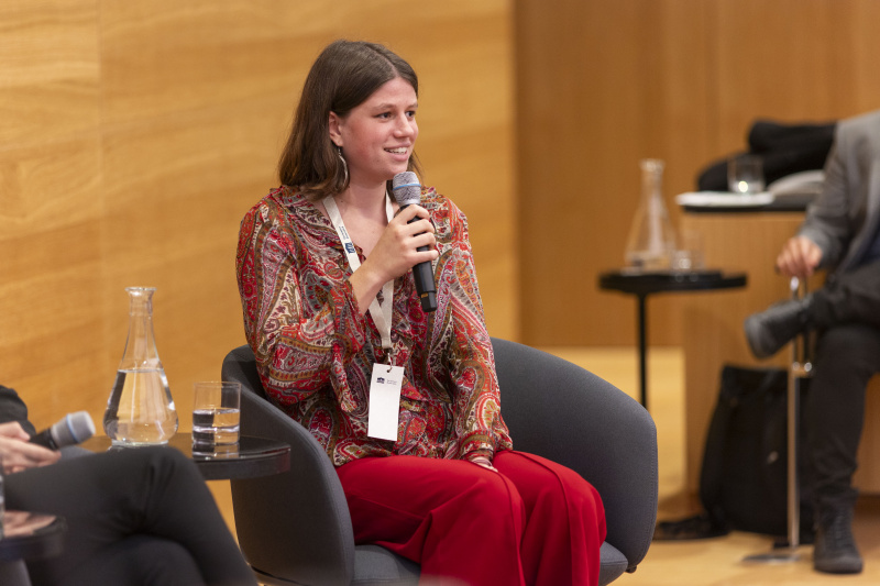 Podiumsdiskussion: 'Persönliche Einblicke in den Einsatz - Freiwillige erzählen: Anna Wigelbeyer
