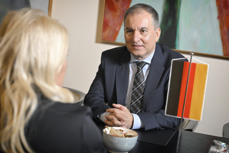 Deutscher Botschafter Vito Cecere während der Aussprache