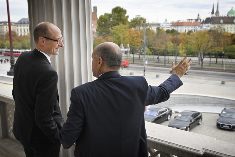 Besichtigung des Parlamentsgebäudes. Von links: Präsident des Nationalrats der Schweizerischen Eidgenossenschaft Martin Candidas, Nationalratspräsident Wolfgang Sobotka (ÖVP)