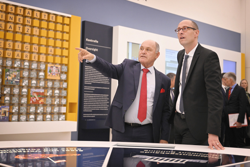 Besichtigung des Parlamentsgebäudes. Von links: Nationalratspräsident Wolfgang Sobotka (ÖVP), Präsident des Nationalrats der Schweizerischen Eidgenossenschaft Martin Candidas