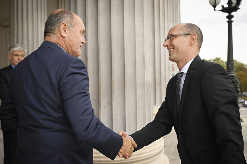 Einholung. Von links: Nationalratspräsident Wolfgang Sobotka (ÖVP), Präsident des Nationalrats der Schweizerischen Eidgenossenschaft Martin Candidas