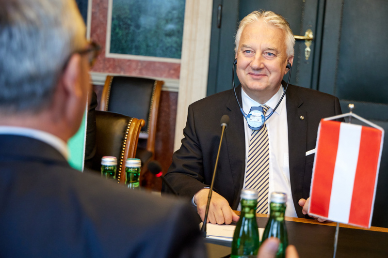 Arbeitsgespräch. Stellvertretender Ministerpräsident von Ungarn Zsolt Semjèn