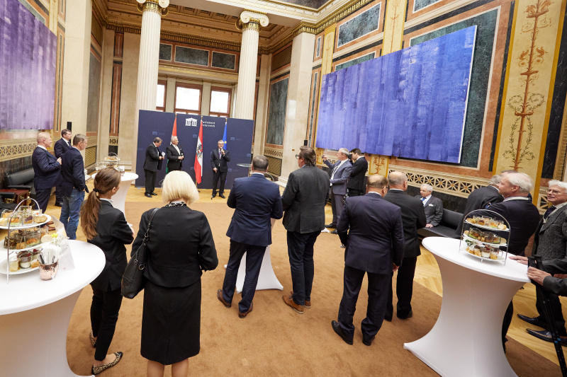 Eröffnungsworte von Drittem Nationalratspräsidenten Norbert Hofer (FPÖ). Veranstaltnungsteilnehmer:innen
