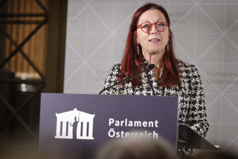 Generalsekretärin des Nationalfonds und des Allgemeinen Entschädigungsfonds Hannah Lessing