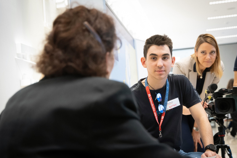 Zeitzeugin Gertraud Fletzberger im Gespräch mit Schüler:innen