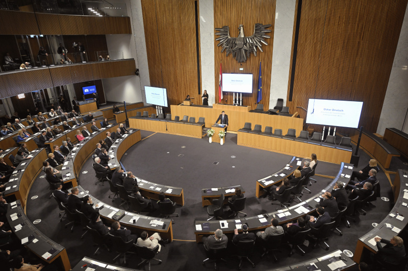 Blick Richtung Veranstaltungsteilnehmer:innen