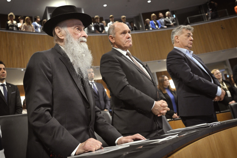 Von links: Benno Kern, Nationalratspräsident Wolfgang Sobotka (ÖVP), Vizekanzler Werner Kogler (GRÜNE)