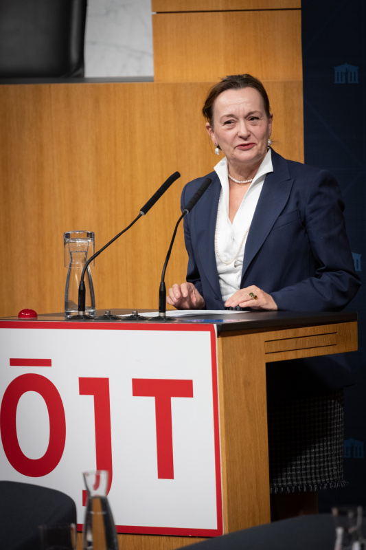 Präsidentin des Juristentags Marcella Prunbauer-Glaser am Redner:innenpult