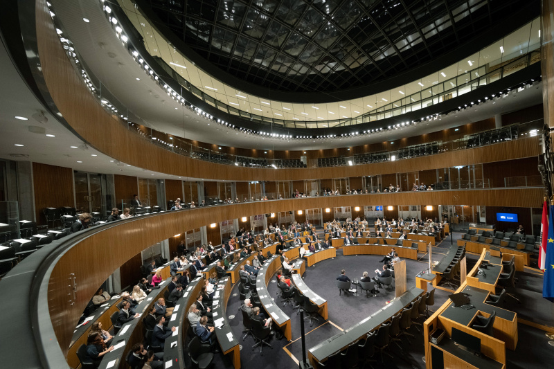 Blick in den Saal von oben
