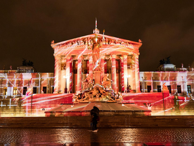 Lichtkunstwerk in rot