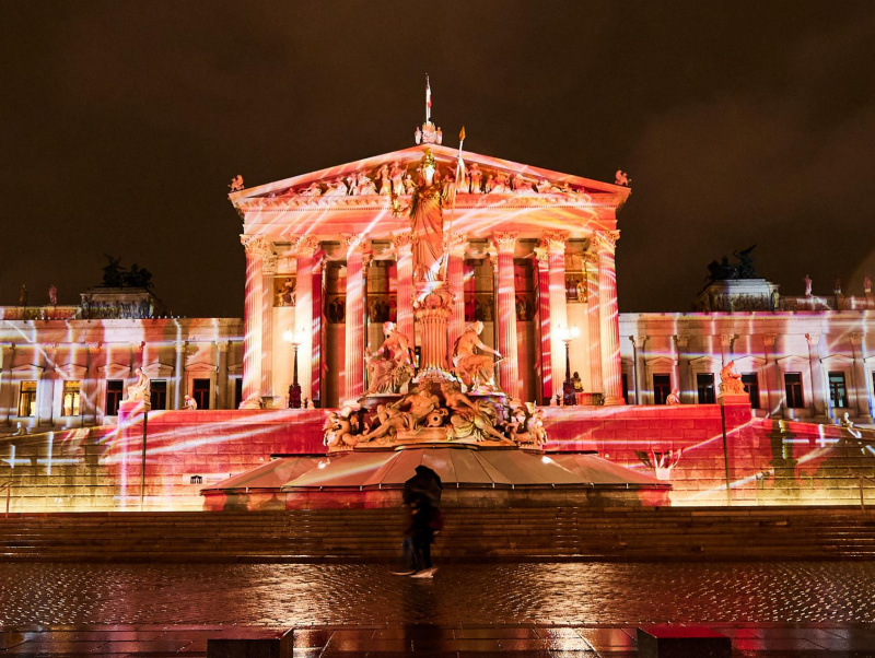 Lichtkunstwerk in rot