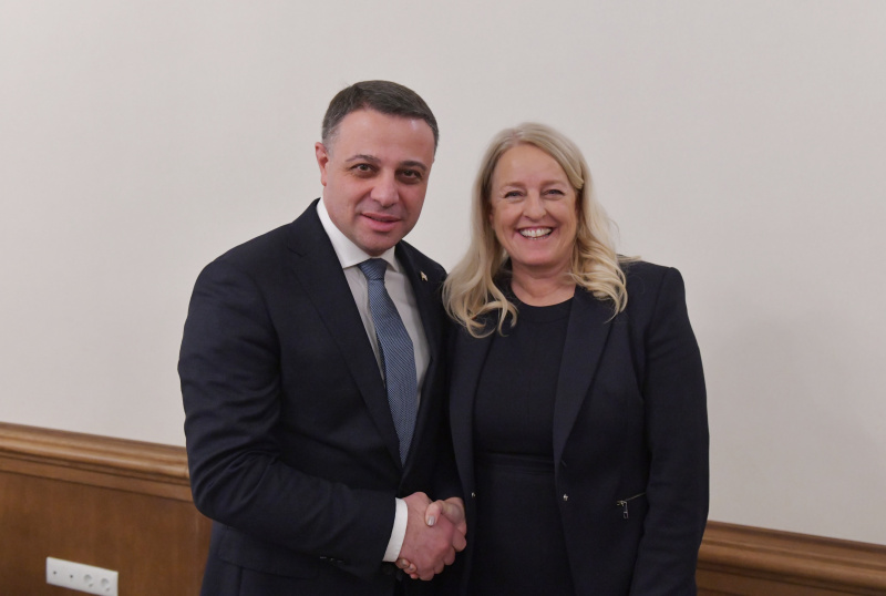 Begrüßung. Von links: Mitglied des georgischen Parlaments Aluda Gudushauri, Bunesratspräsidentin Claudia Arpa (SPÖ)