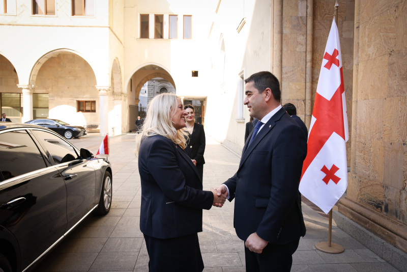 Begrüßung. Von links: Bundesratsrpräsidentin Claudia Arpa (SPÖ), Präsident des georgischen Parlaments Shalva Papuashvili