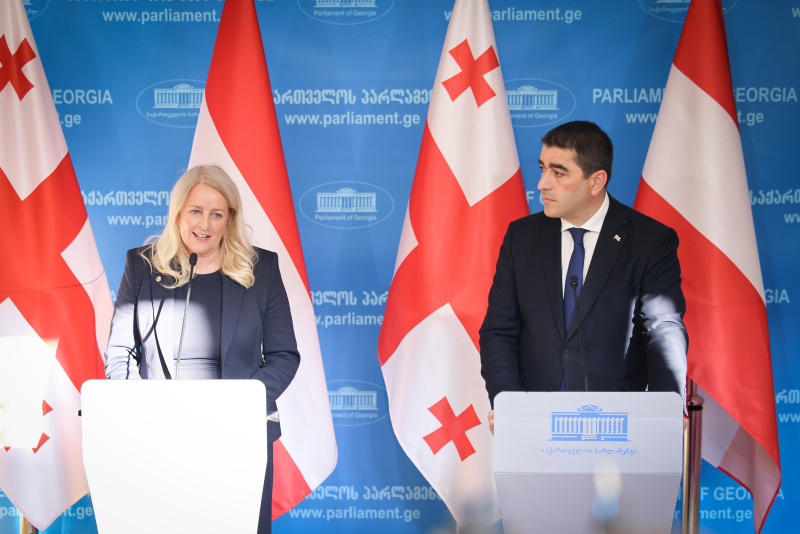 Pressekonferenz.  Von links: Bundesratsrpräsidentin Claudia Arpa (SPÖ), Präsident des georgischen Parlaments Shalva Papuashvili