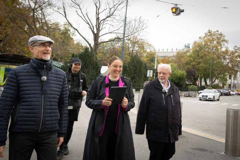 Von rechts: Martin Hoffer, Leiter der Rechtsdienste des ÖAMTC, und Peter Biegelbauer, Politikwissenschaftler im Interview mit der Journalistin Tatjana Lukáš