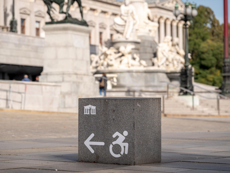 Barrierefreier Zugang für Rollstuhlfahrer:innen