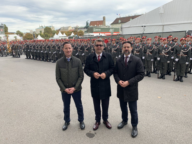 Am 26. Oktober 2023 nahmen der amtsführende Vorsitzende PBHK, Abg. z. NR Robert Laimer, und der Vorsitzende PBHK, Abg. z. NR Mag. Friedrich Ofenauer sowie der Obmann des Landesverteidigungsauschusses und Mitglied PBHK, Abg. z. NR Ing. Mag. Volker Reifenberger, an der Angelobung der Rekruten und der Leistungsschau des Bundesheeres anlässlich des Nationalfeiertages am Heldenplatz teil.