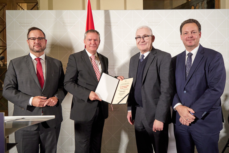 Von links: Nationalratsabgeordneten Christian Hafenecker (FPÖ), Walter Asperl 1848 Medienvielfalt Verlag, Nationalratsabgeordneter Martin Graf (FPÖ), Nationalratsabgeordneter Gerhard Kaniak (FPÖ)