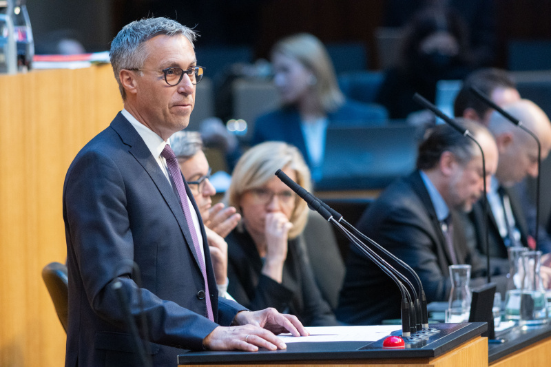 Am Rednerpult Nationalratsabgeordneter Georg Strasser (ÖVP)