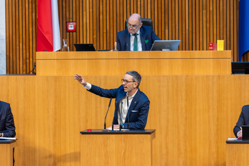 Am Rednerpult Nationalratsabgeordneter Herbert Kickl (FPÖ). Am Präsidium Nationalratspräsident Wolfgang Sobotka (ÖVP)