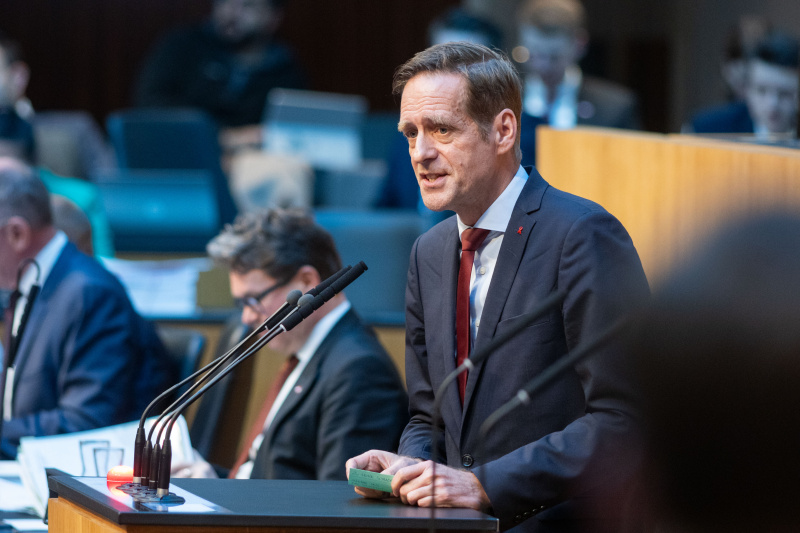 Am Rednerpult Nationalratsabgeordneter Kai Jan Krainer (SPÖ)