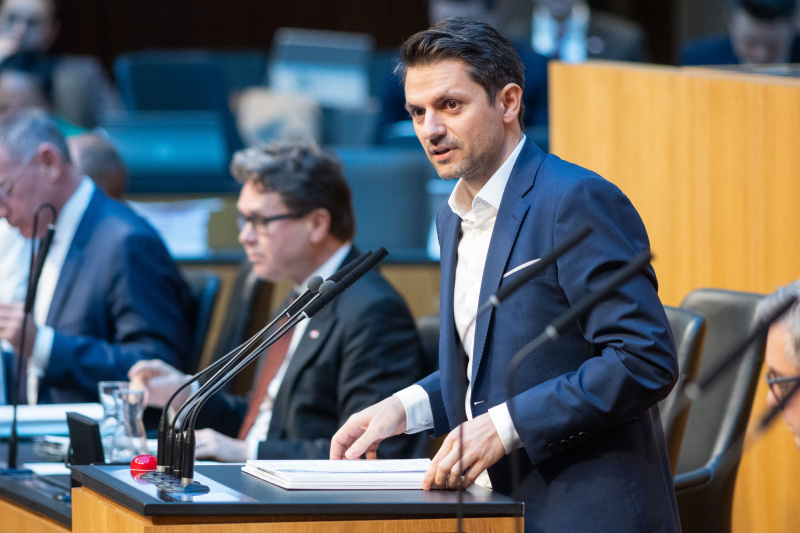 Am Rednerpult Nationalratsabgeordneter Jakob Schwarz (GRÜNE)