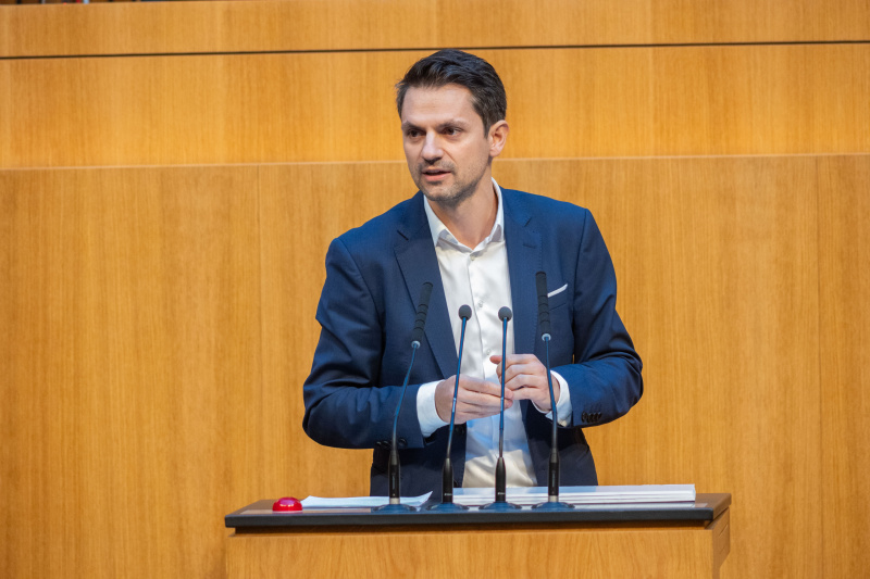 Am Rednerpult Nationalratsabgeordneter Jakob Schwarz (GRÜNE)