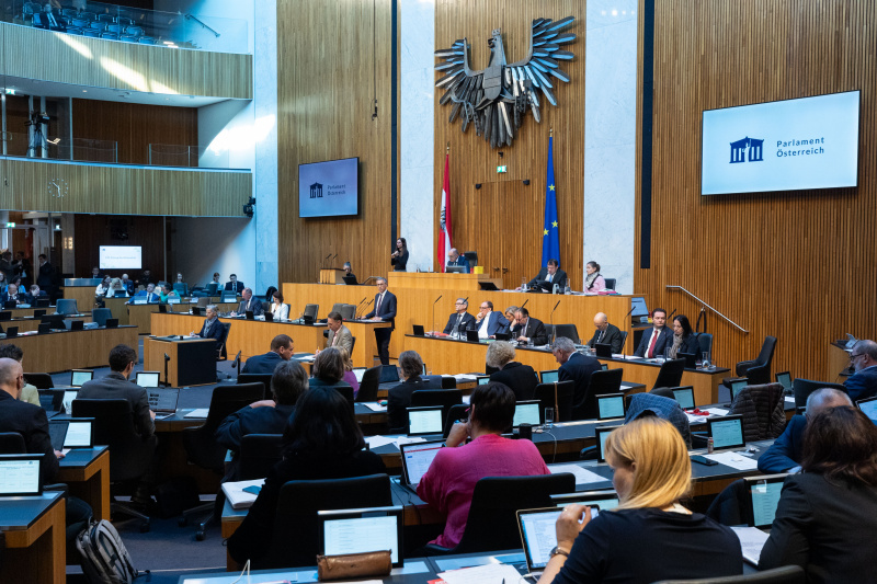 Am Rednerpult Nationalratsabgeordneter Georg Strasser (ÖVP)