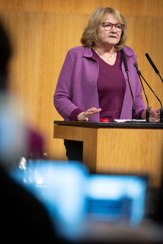 Am Rednerpult Nationalratsabgeordnete Ruth Becher (SPÖ)