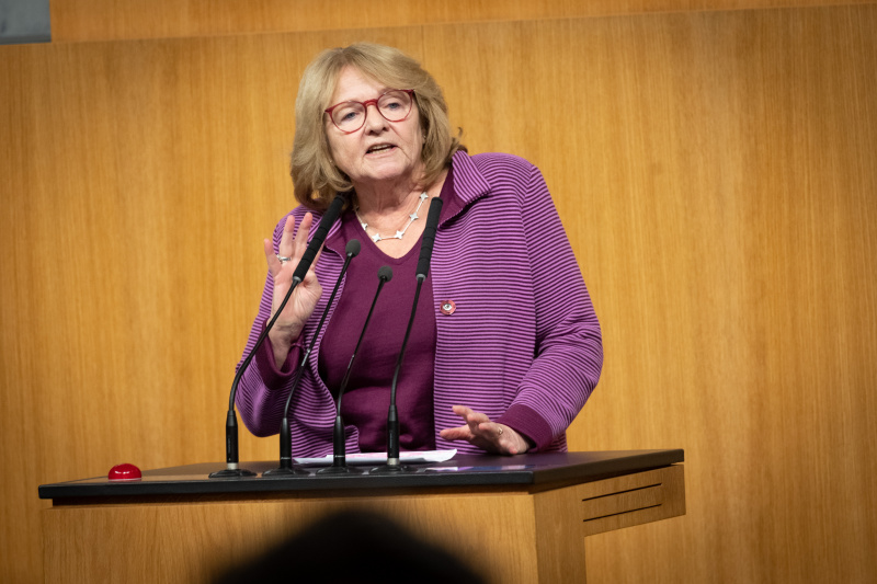 Am Rednerpult Nationalratsabgeordnete Ruth Becher (SPÖ)